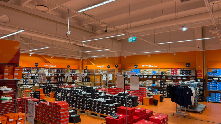 Kustannustehokasta myymälävalaistusta Linear IP20 -valaisinsarjalla - Ledimo Oy Kustannustehokasta myymälävalaistusta Linear IP20 -valaisinsarjalla - Ledimo Oy